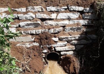 Bueiro é construído no distrito de Cachoeirinha de Itaúnas, agora são 129, além de 67 pontes e 17 muros de arrimo na gestão Dos Anjos