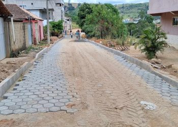 Iniciado o calçamento da Rua Conrado Antônio Maia, no bairro Vila Landinha em Barra de São Francisco
