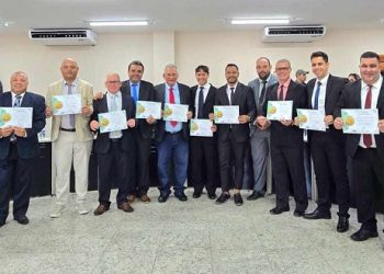 Prefeito, vice e vereadores são diplomados pela Justiça Eleitoral de Barra de São Francisco na Câmara Municipal