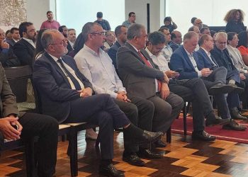 Prefeito Enivaldo dos Anjos participa de audiência pública com governador Casagrande sobre ferrovias