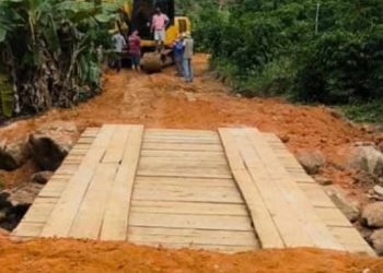 Ponte de madeira é construída pela Prefeitura francisquense no Rio do Campo, agora são 132  