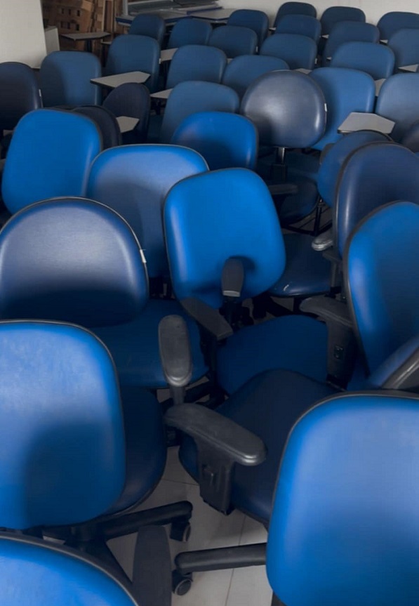 Governo do Estado entrega 73 novos itens mobiliários para Barra de São Francisco