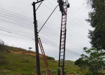 Concluído nesta sexta feira (27), o mutirão de instalação de 400 luminárias em Barra de São Francisco pelo Projeto Eficiência Energética