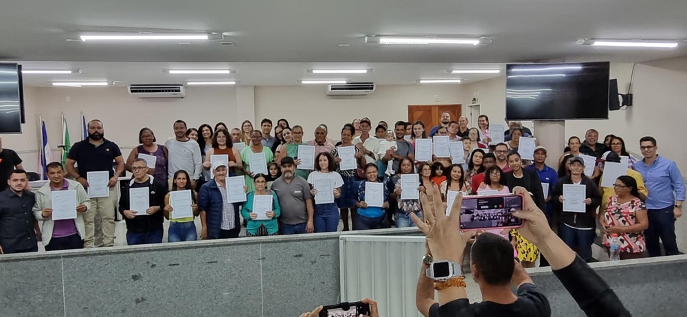 Prefeitura de Barra de São Francisco realiza a entrega de mais títulos de propriedade de imóveis nesta quarta-feira (04)