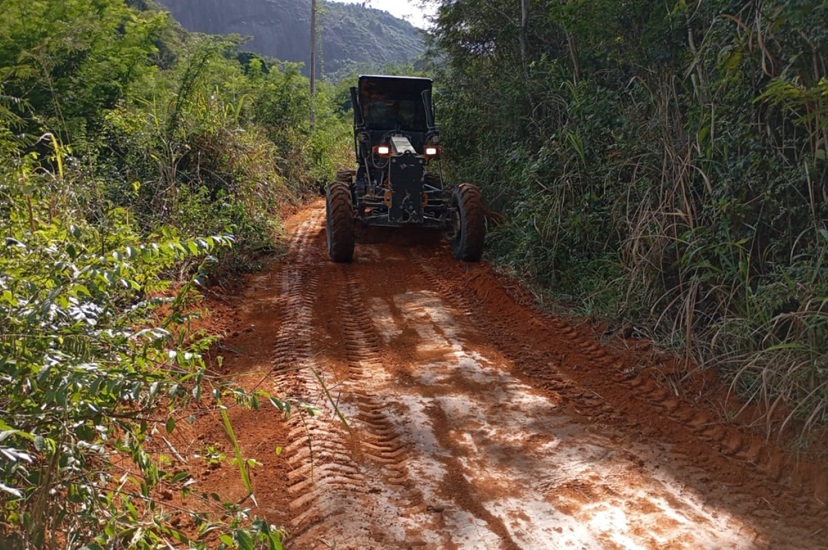 Patrolamento de estrada seguiu neste sábado (07), pelo Córrego da Penha, em Barra de São Francisco