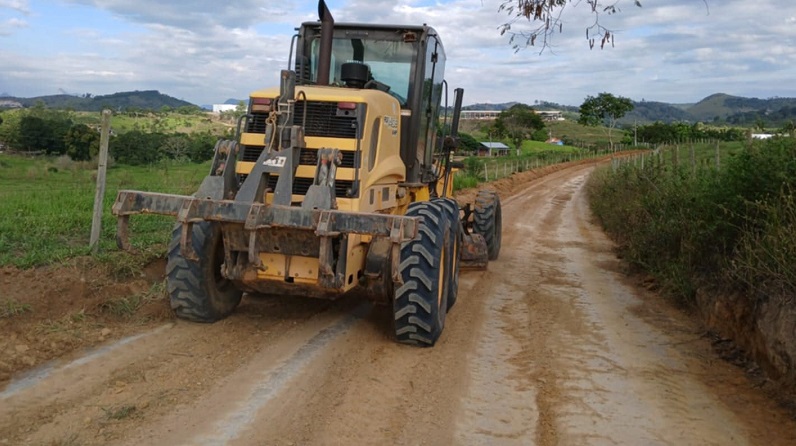 Patrolamento de estrada seguiu pelo Córrego Santa Angélica em Barra de São Francisco