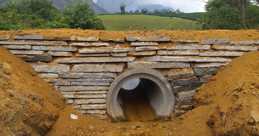 Bueiro é construído no Denzol em Barra de São Francisco, agora são 282 em quatro anos e seis meses – Gazeta do Norte