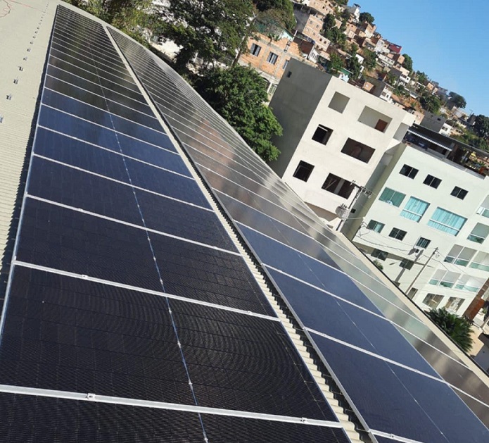 Energia solar sendo implantada na escola de Tempo Integral Ozeias Rezende em Barra de São Francisco