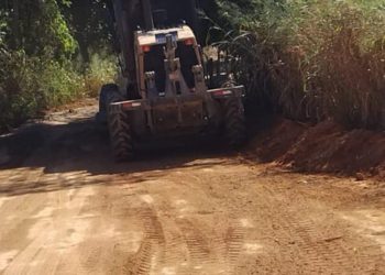 Patrolamento de estrada segue pelo Córrego Queira Deus em Cachoeirinha de Itaúnas em Barra de São Francisco