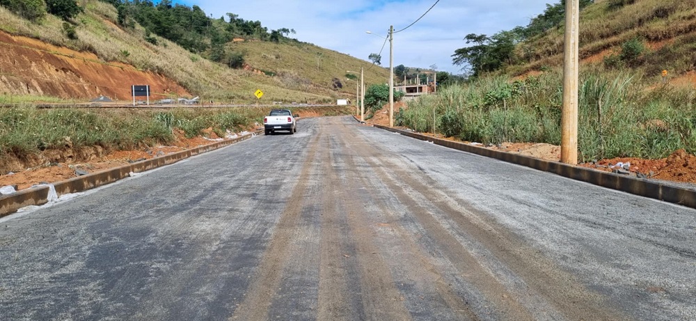 Pavimentação da Rua Arlindo Valli, em Barra de São Francisco segue avançando