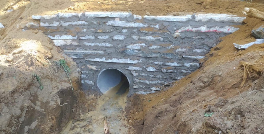 Mais um bueiro construído no interior de Vargem Alegre/Barra de São Francisco, agora são 281 em quatro anos e seis meses