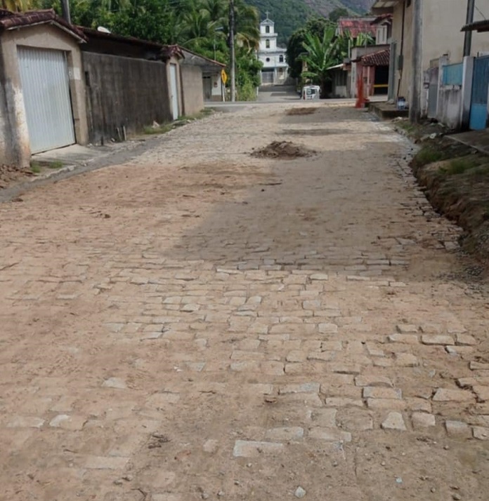 Calçamento de rua foi refeito no distrito de Monte Senir em Barra de São Francisco