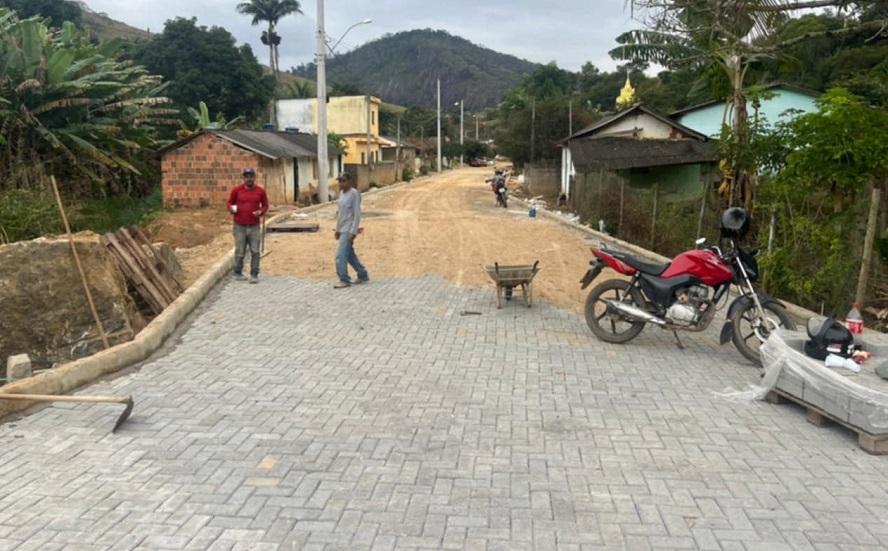 Concluído o calçamento de rua no distrito de Cachoeirinha de Itaúnas em Barra de São Francisco