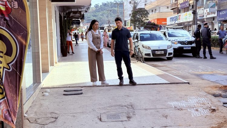 Prefeito em exercício Wanderson Melgaço visita retomada das obras do calçadão na Avenida Jones dos Santos Neves