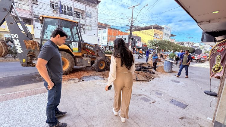 Prefeito em exercício Wanderson Melgaço visita retomada das obras do calçadão na Avenida Jones dos Santos Neves