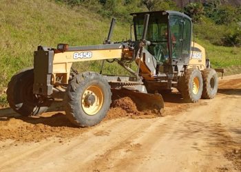 Patrolamento de estrada segue pelos Córregos Boa Vista e Timbó em Barra de São Francisco