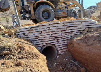 Bueiro é construído no Córrego Itaúnas em Barra de São Francisco, agora são 284 em quatro anos e sete meses