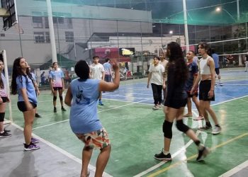 Projeto “Esportes na Praça” continua movimentando a quadra do centro de Barra de São Francisco