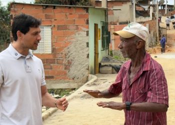 Prefeito Wanderson Melgaço vistoria obras no bairro Colina em Barra de São Francisco