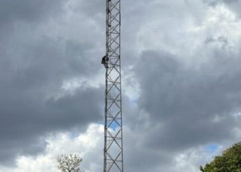 Segue avançando com rapidez a montagem da torre de telefonia celular no distrito de Vargem Alegre em Barra de São Francisco