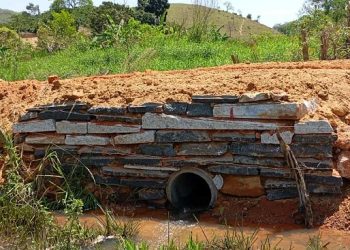 Mais um bueiro construído no Córrego Sapucaia em Barra de São Francisco, agora são 300 em quatro anos e nove meses