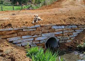 Bueiro é construído no Córrego da Lage em Vargem Alegre/Barra de São Francisco, agora são 303 em quatro anos e nove meses