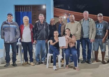Arado fixo é entregue pela prefeitura francisquense para a Associação do Itá e Jabuticaba