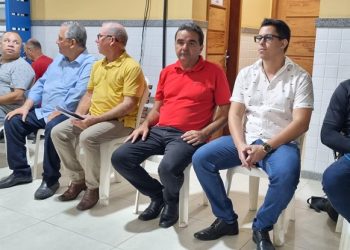 Prefeito Enivaldo dos Anjos participa de reunião em Monte Sinai e anuncia pavimentação asfáltica de rua