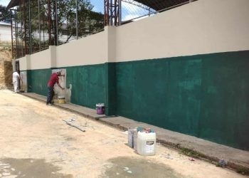 Quadra de Esportes do Bairro Irmãos Fernandes sendo reformada em Parceria entre Sicredi e prefeitura