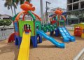 Praça do Centro de Barra de São Francisco ganha novos brinquedos para a alegria das crianças