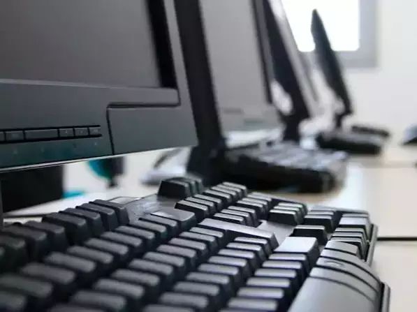 Barra de São Francisco recebe mais 30 novos computadores doados pela SESA e avança na modernização da saúde municipal