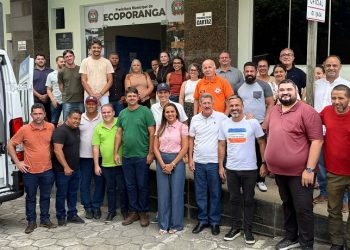 Secretário de Estado da Saúde e deputado Mazinho dos Anjos entregam ambulância 0 KM em Ecoporanga