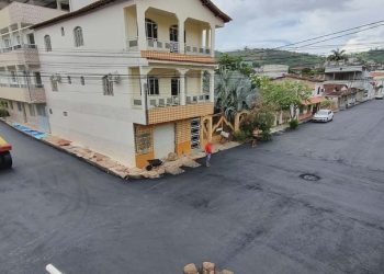 Pavimentação asfáltica de mais duas ruas do bairro Bambé é concluída em Barra de São Francisco