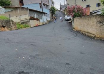 Pavimentação asfáltica é concluída na Rua Santa Catarina, no bairro Bambé, em Barra de São Francisco