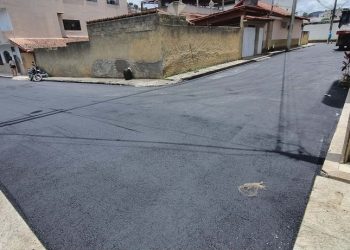 Pavimentação asfáltica é concluída na rua José Alberto Costa, no bairro Vila Landinha em Barra de São Francisco