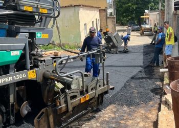 Iniciada a pavimentação asfáltica da Rua Adão Brum no bairro Justinópolis em Barra de São Francisco
