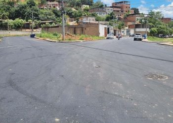 Pavimentação asfáltica é concluída na Rua Henrique Fanti e parte da Delta no bairro Nova Barra em Barra de São Francisco