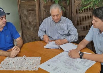 Prefeito de Barra de São Francisco assina ordem de serviço para construção do novo Mercado Municipal