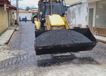 Pavimentação asfáltica é iniciada na rua José Alberto Costa, no bairro Vila Landinha em Barra de São Francisco