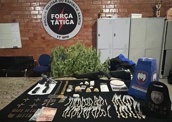 Operação integrada desarticula base do tráfico e apreende arsenal na zona rural de Mantenópolis