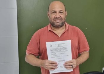 Prefeito de Barra de São Francisco assina ordem de serviço para construção de pista de caminhada entre o s Irmãos Fernandes e Vila Luciene