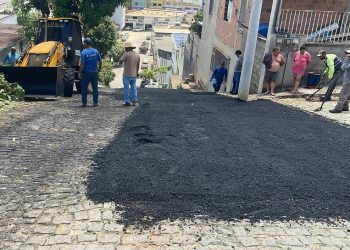 Iniciada a pavimentação asfáltica da Rua João Alberto no bairro Irmãos Fernandes em Barra de São Francisco