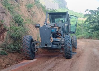 Após chuvas de início de 2026, patrolamento de estradas segue em Barra de São Francisco