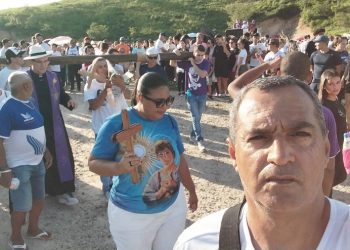 Caminhada penitencial reúne cerca de 3 mil fiéis em Barra de São Francisco durante a Quaresma