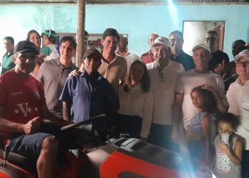 Trator cortador de grama é entregue na comunidade de Santa Angélica, em Barra de São Francisco