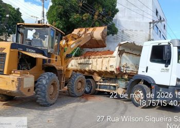 Domingo é marcado por força-tarefa para limpeza e recuperação de ruas e estradas em Barra de São Francisco