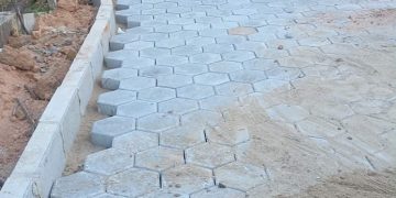 Mais uma rua recebe calçamento no bairro Vila Vicente, em Barra de São Francisco