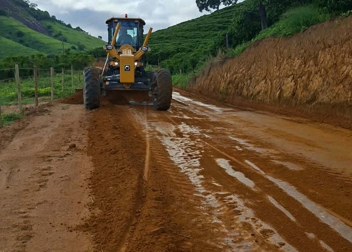 Patrolamento de estradas segue pela região do Córrego do Boi em Vargem Alegre/Barra de São Francisco