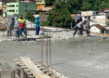 Construção do Terminal Rodoviário chega à penúltima etapa da laje do primeiro piso em Barra de São Francisco