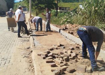 Prefeitura intensifica reparos em calçamentos nos bairros e distritos de Barra de São Francisco